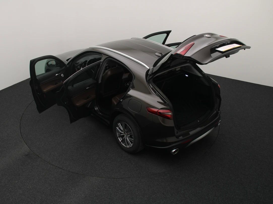 Alfa Romeo Stelvio | 12