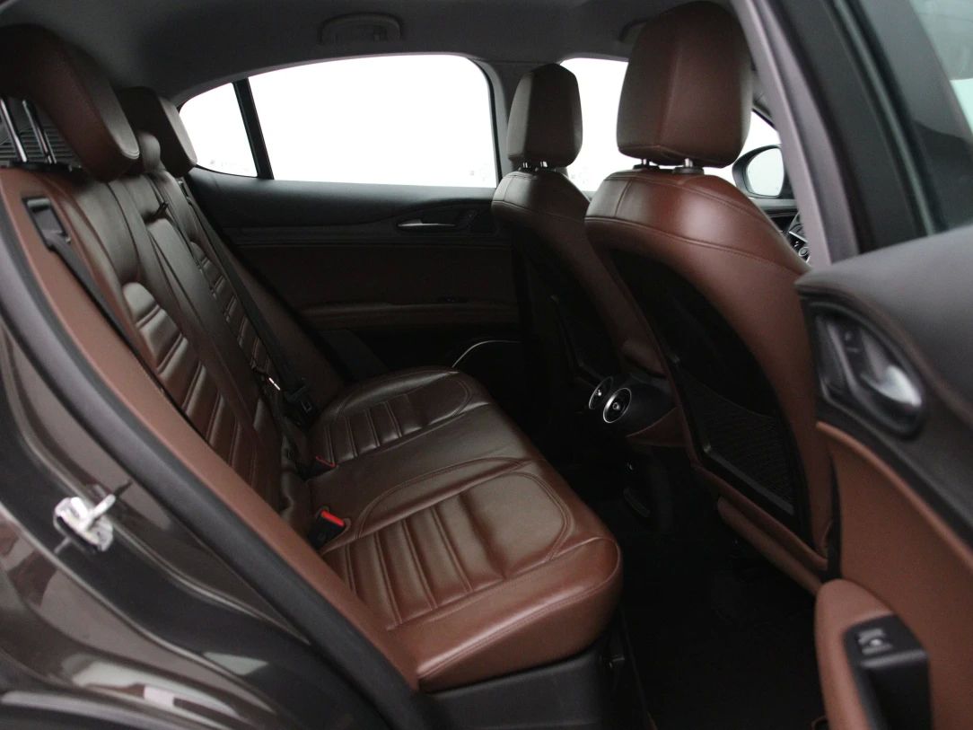 Alfa Romeo Stelvio | 14
