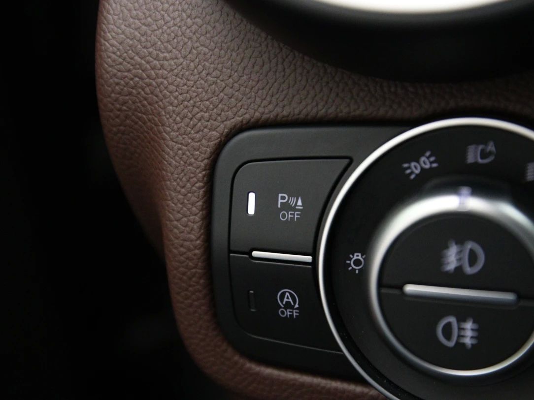 Alfa Romeo Stelvio | 28