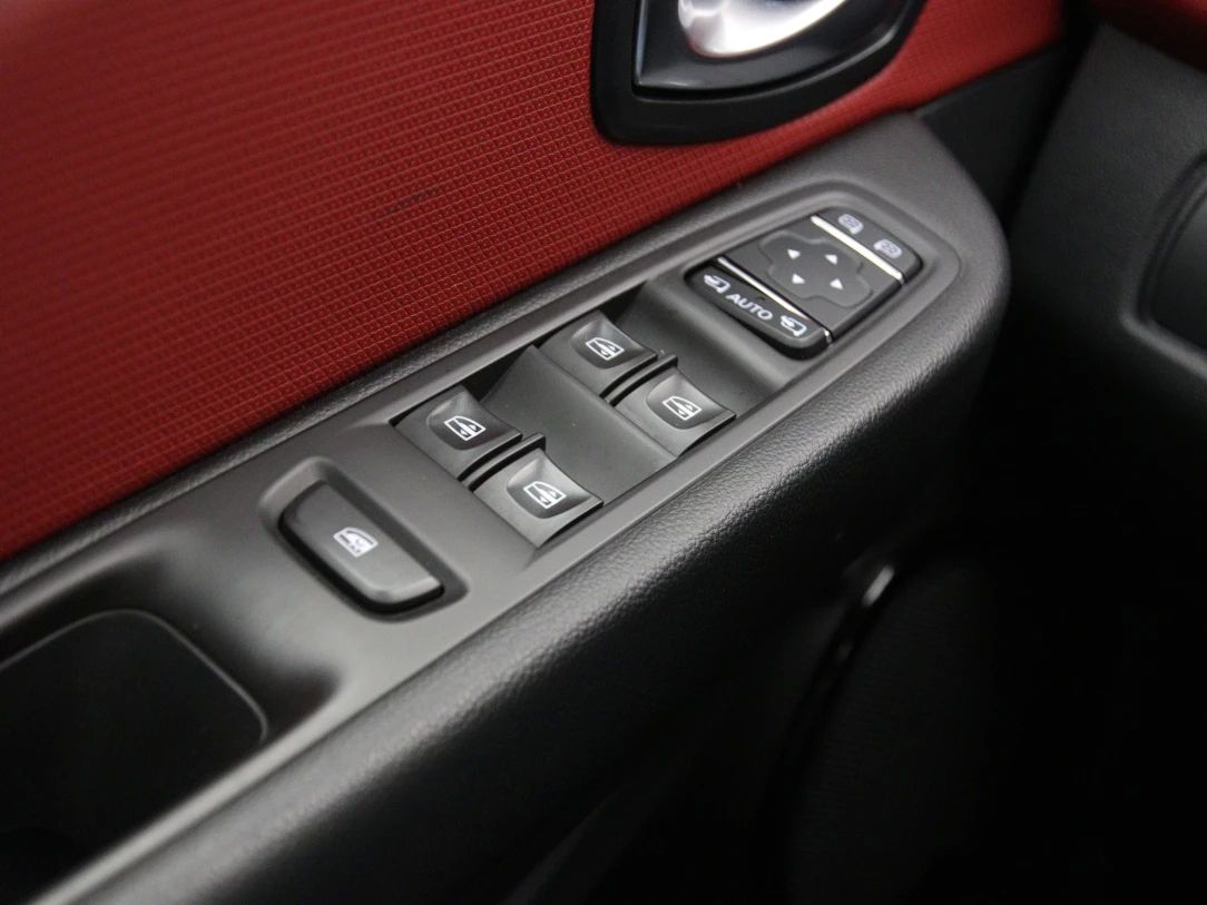 Renault Clio | 25