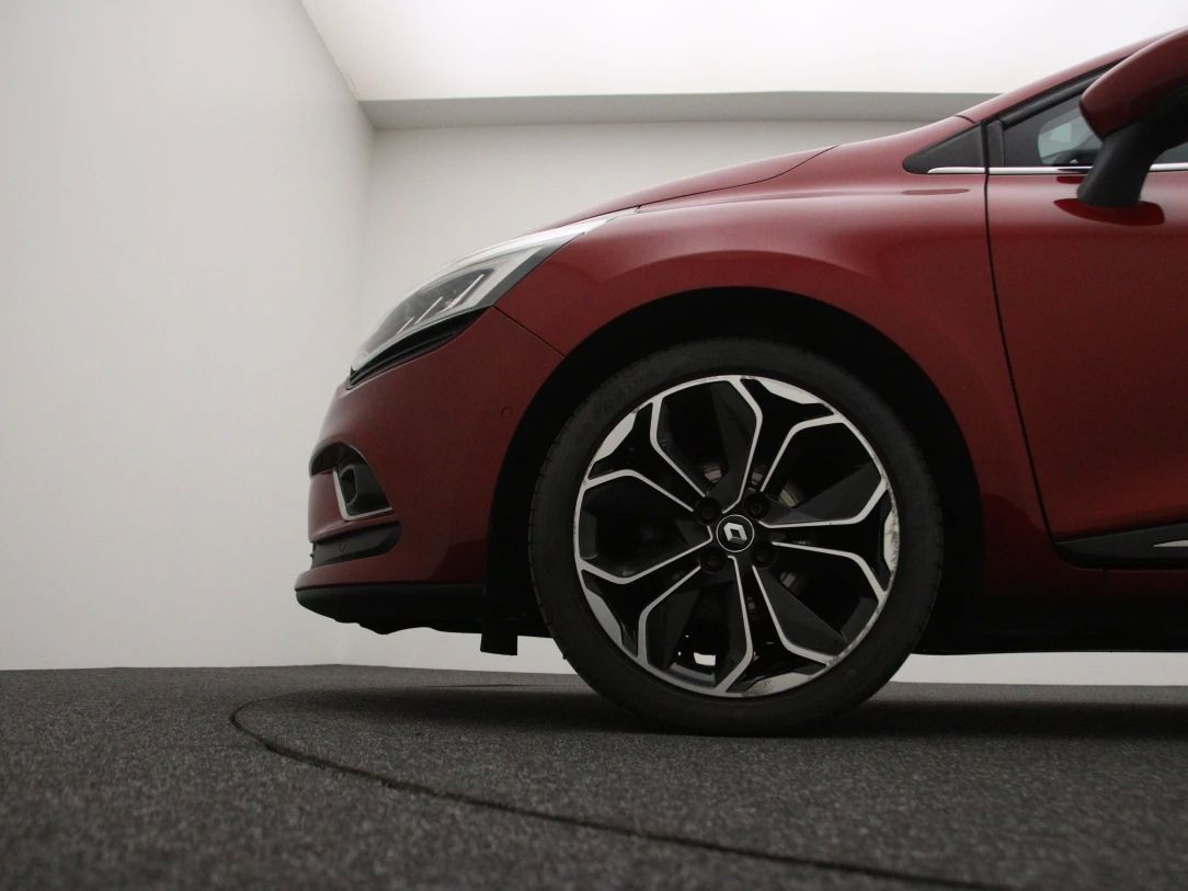 Renault Clio | 26