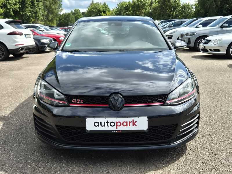 Volkswagen Golf | 1