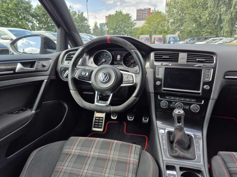 Volkswagen Golf | 6
