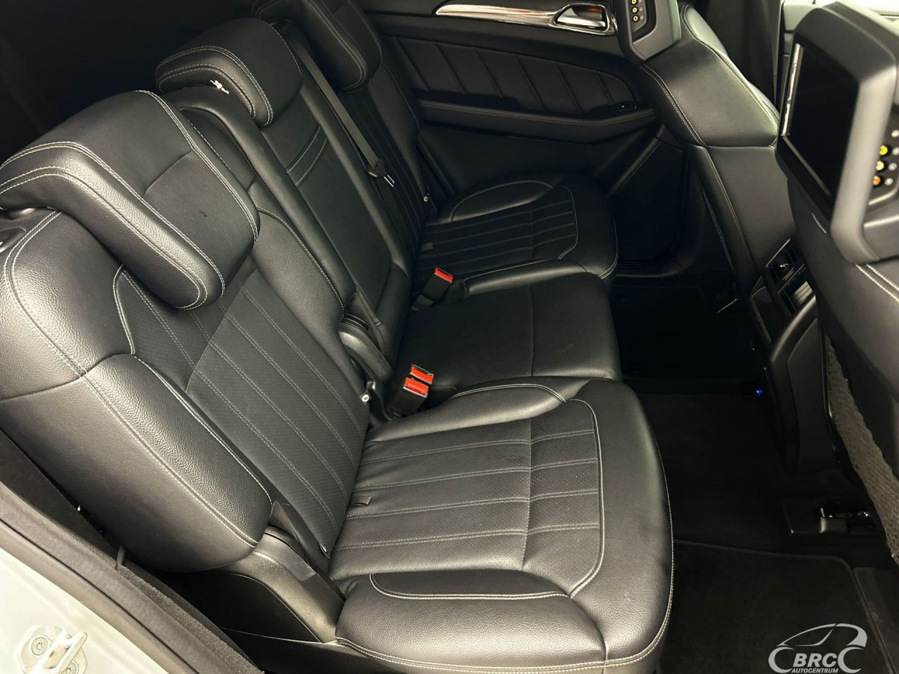 Mercedes-Benz GL450 | 9