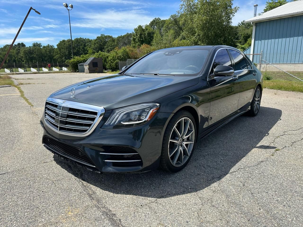 Mercedes-Benz S560, Седан