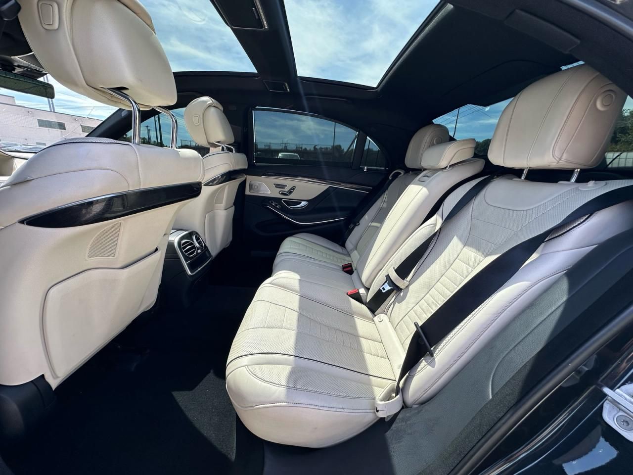 Mercedes-Benz S560 | 10