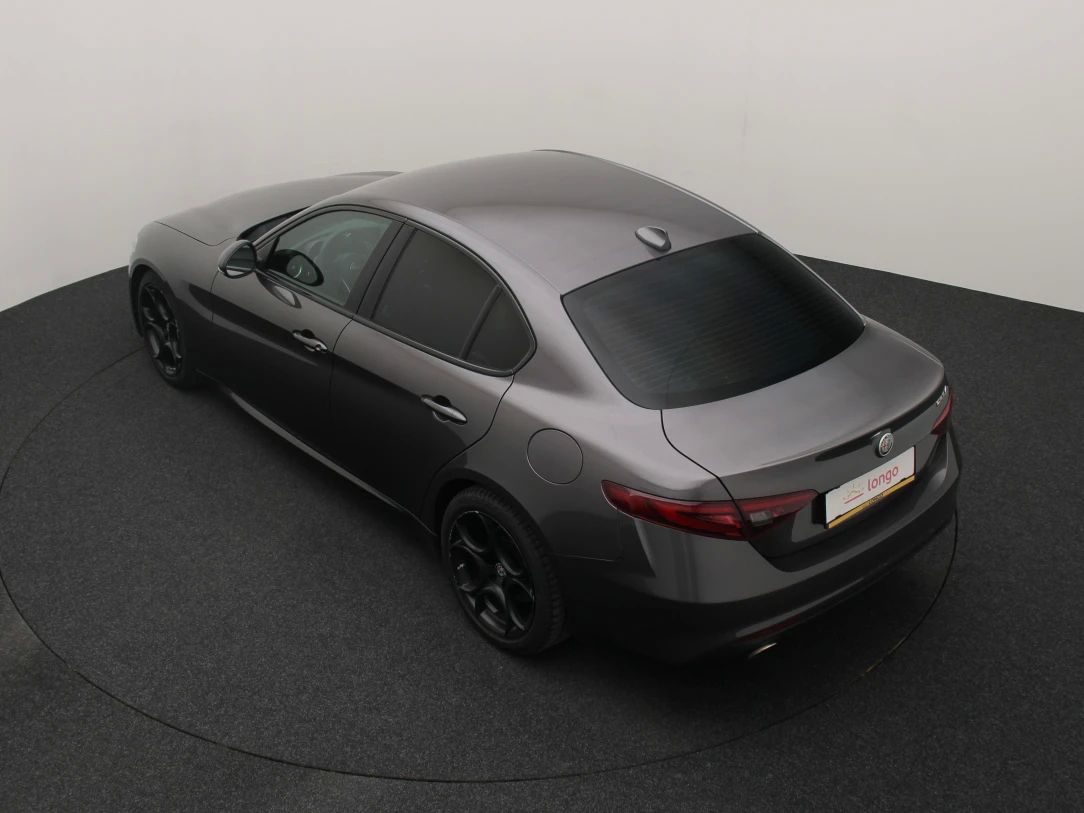 Alfa Romeo Giulia | 11