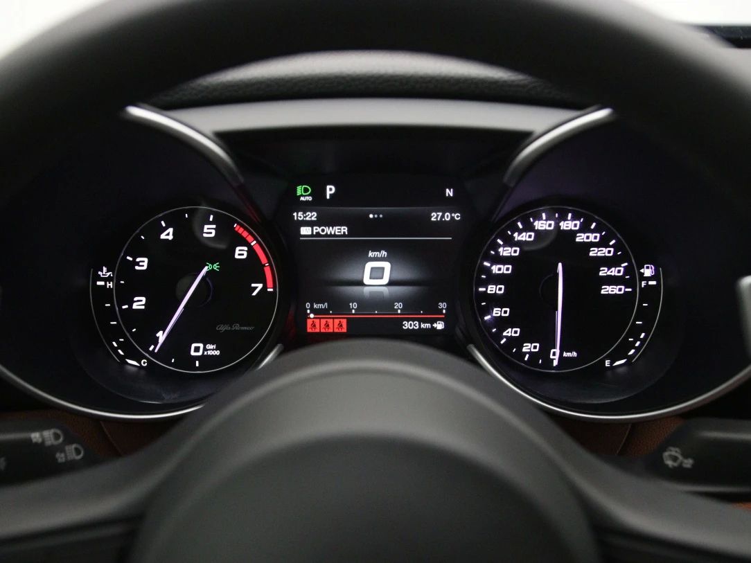 Alfa Romeo Giulia | 18