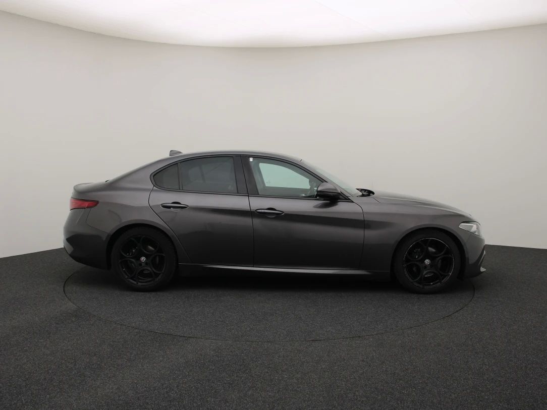 Alfa Romeo Giulia | 8