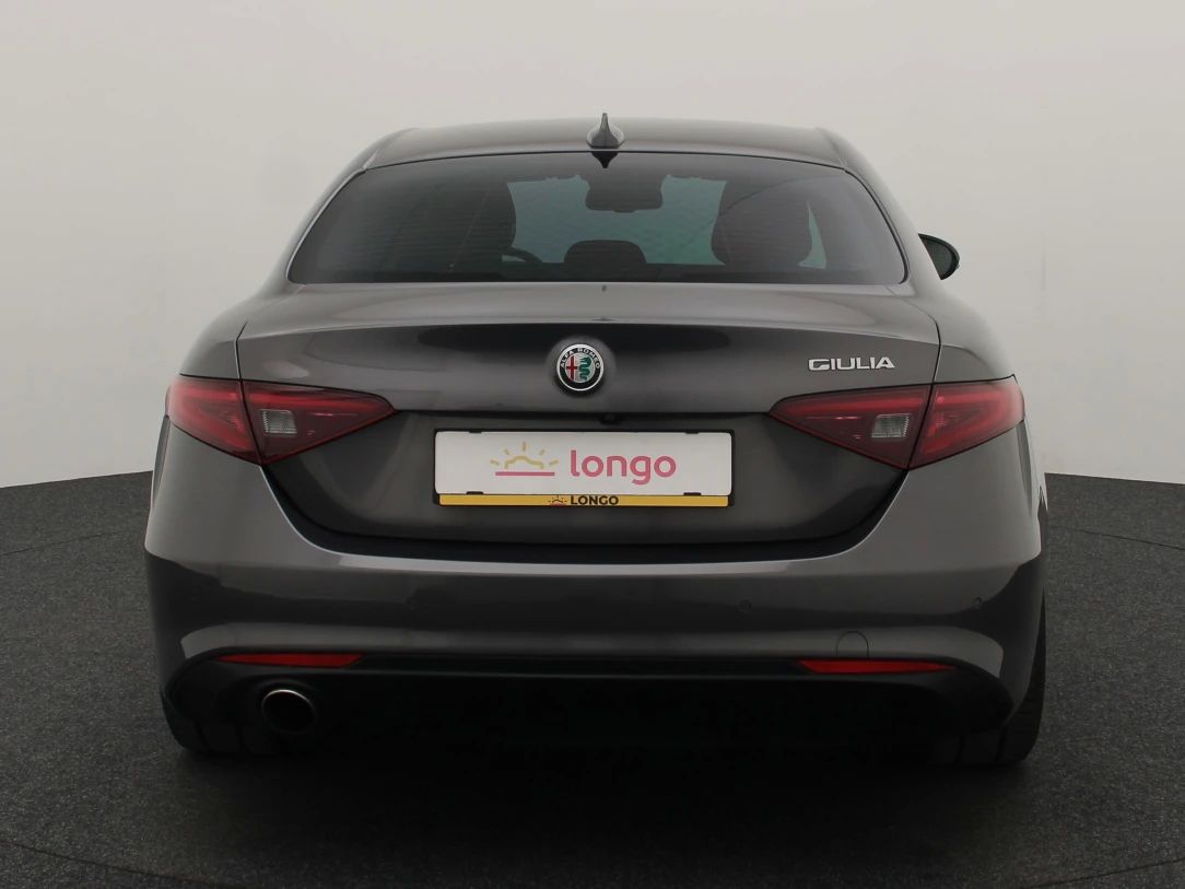 Alfa Romeo Giulia | 4