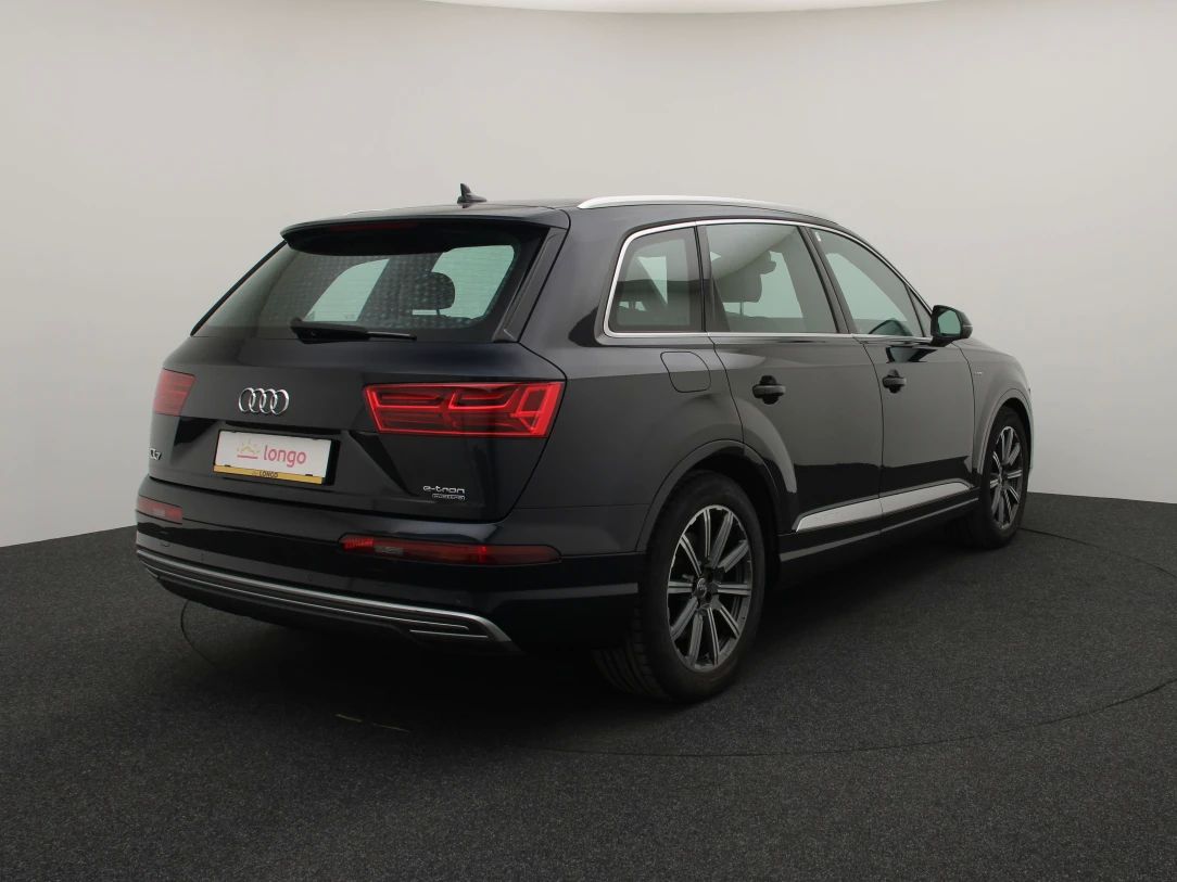 Audi Q7 | 7