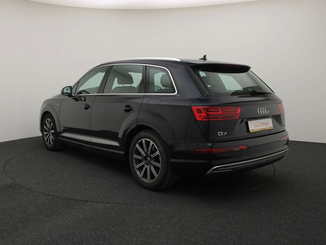 Audi Q7 | 6