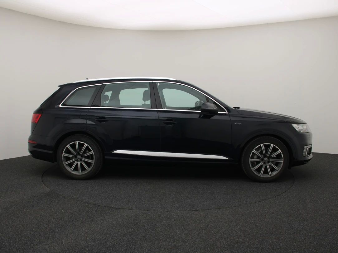 Audi Q7 | 8