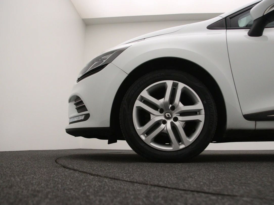 Renault Clio | 23