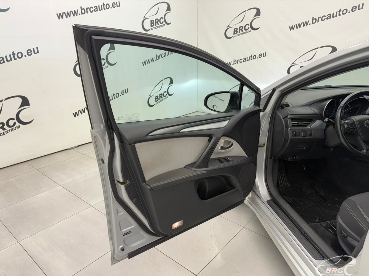 Toyota Avensis | 4