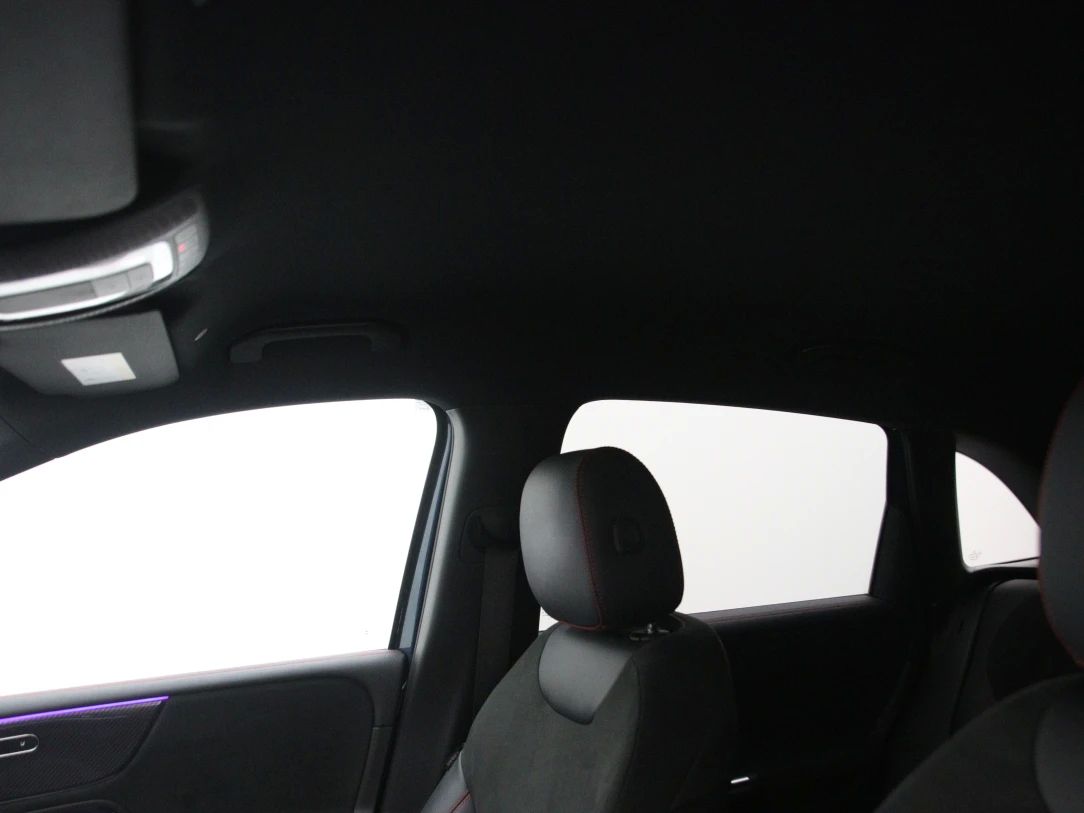 Mercedes-Benz B200 | 44