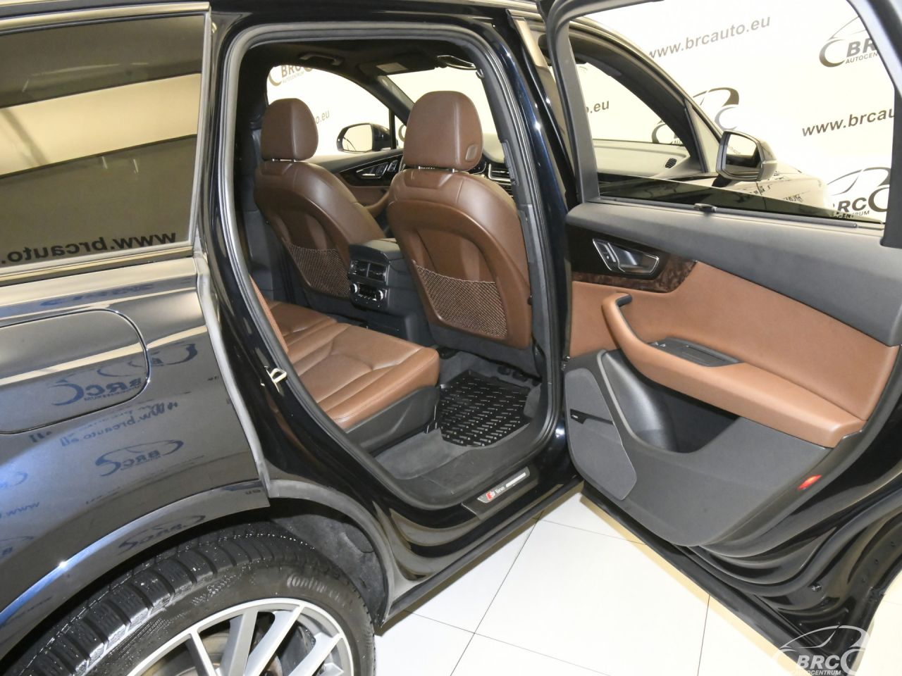 Audi Q7 | 12