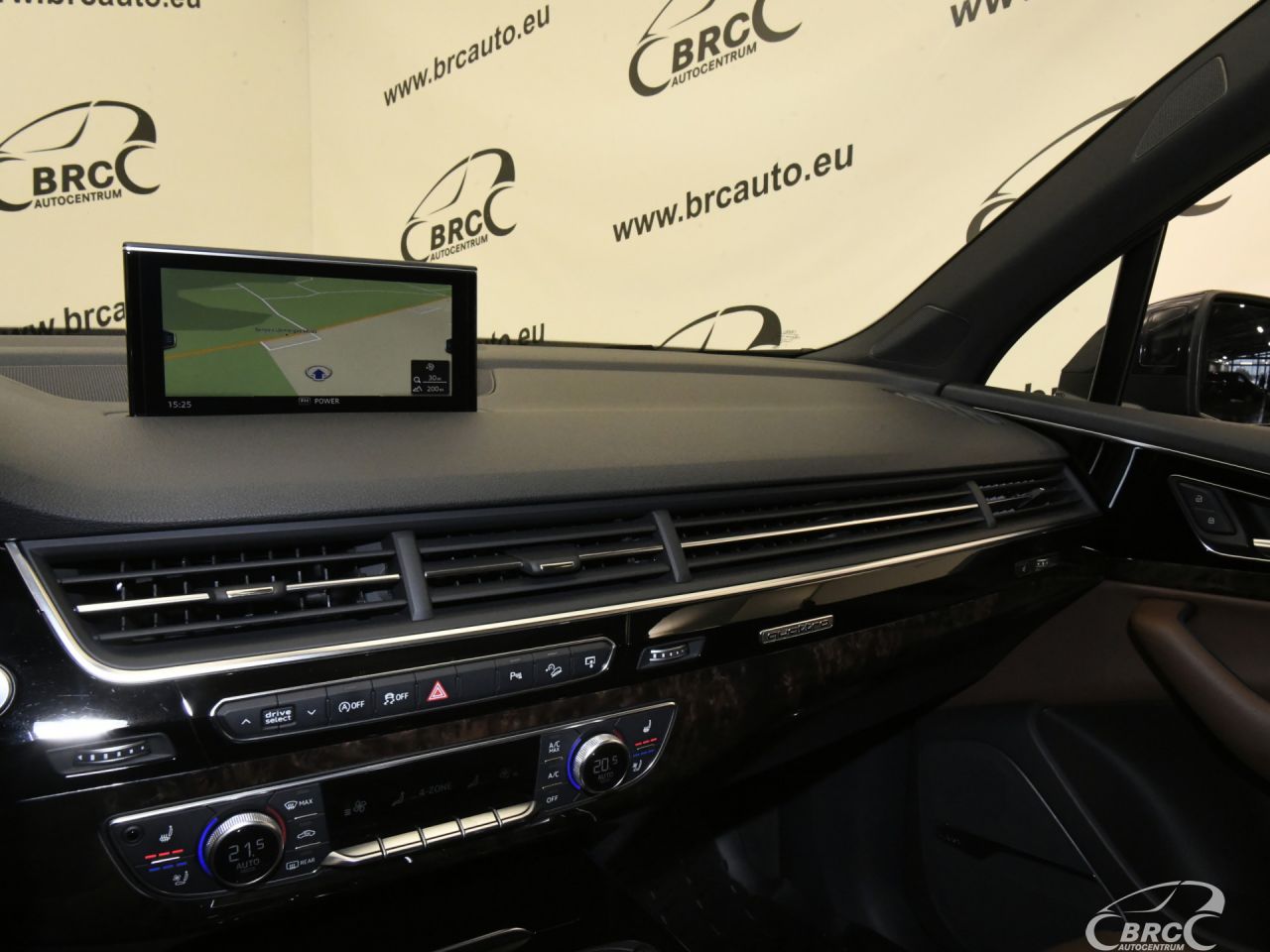 Audi Q7 | 32