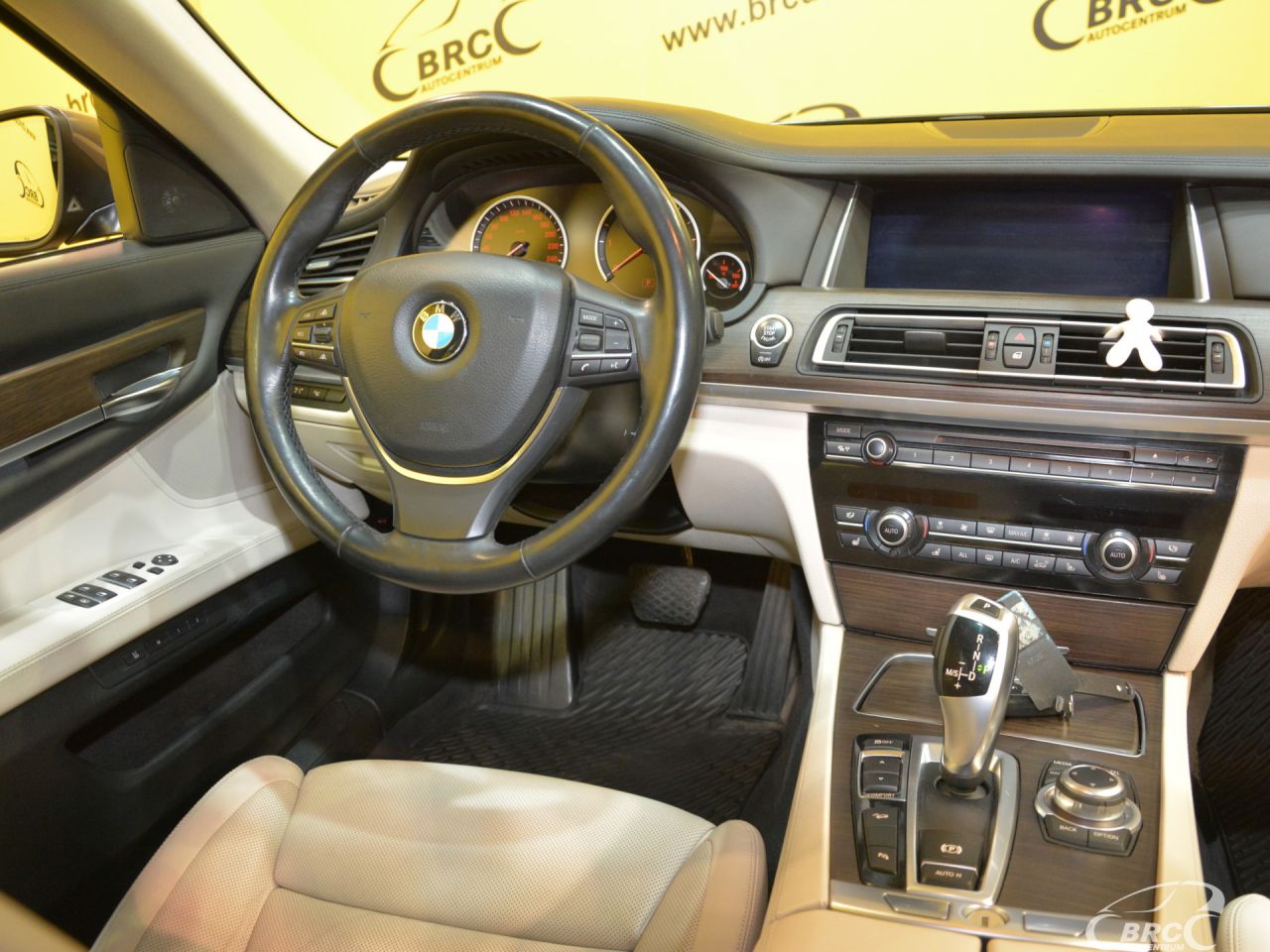 BMW 740 | 11