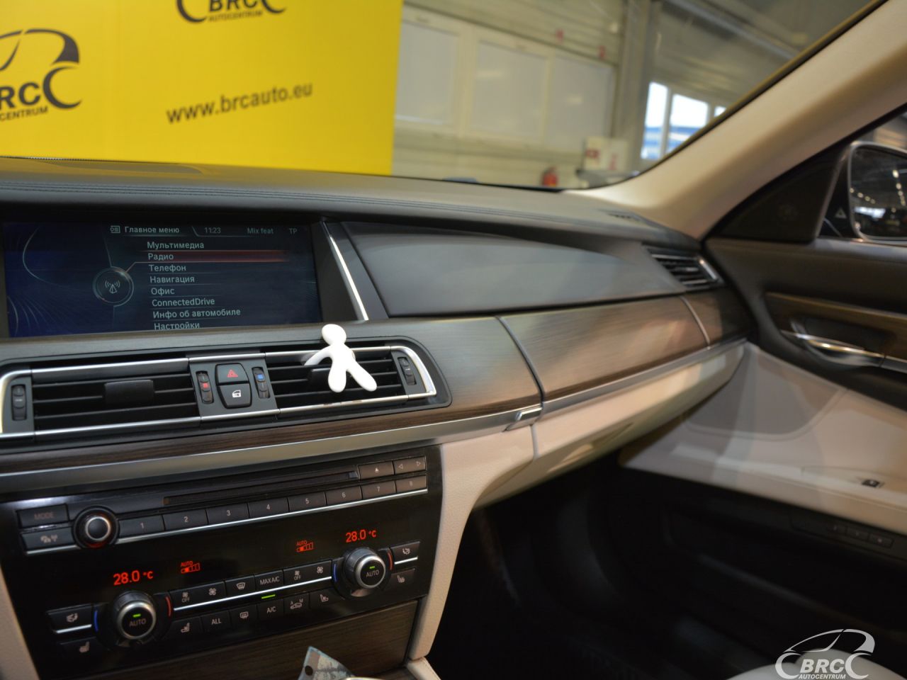 BMW 740 | 24