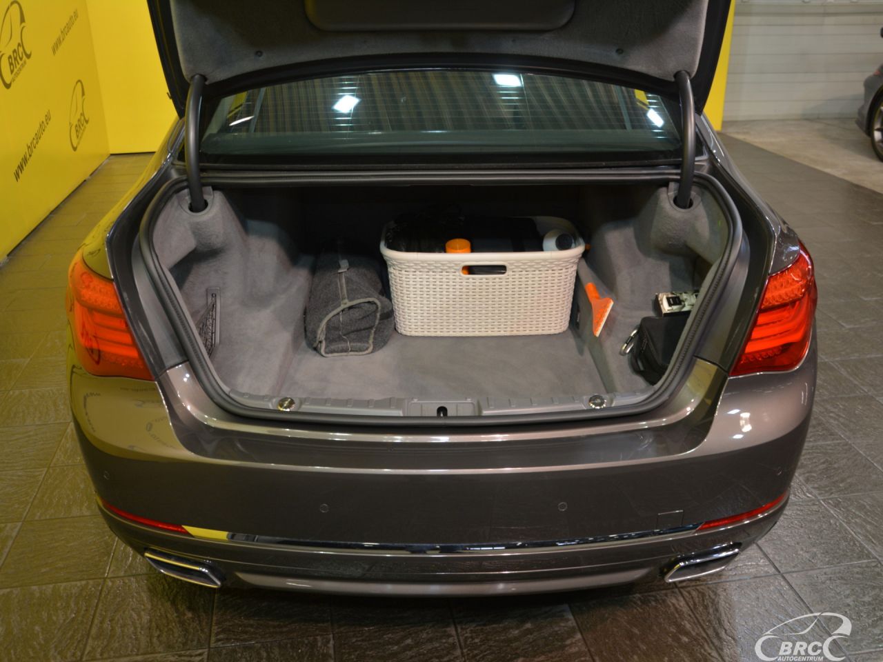 BMW 740 | 48