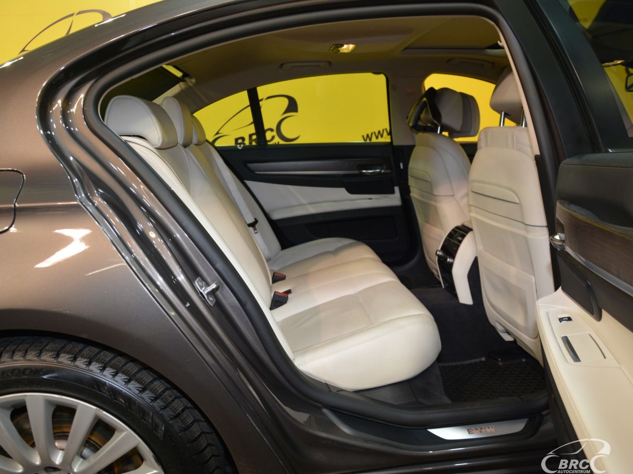 BMW 740 | 7