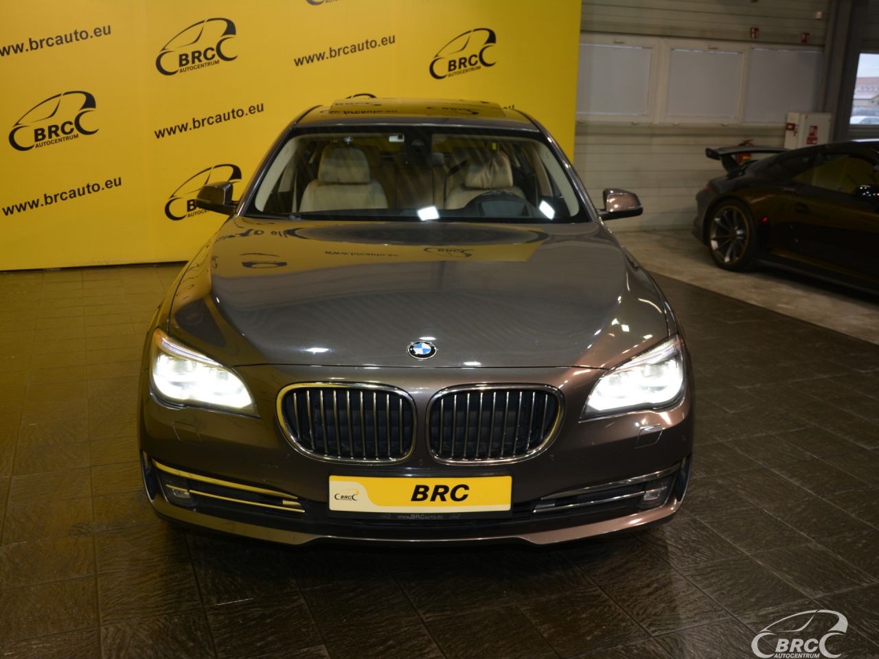 BMW 740 | 52
