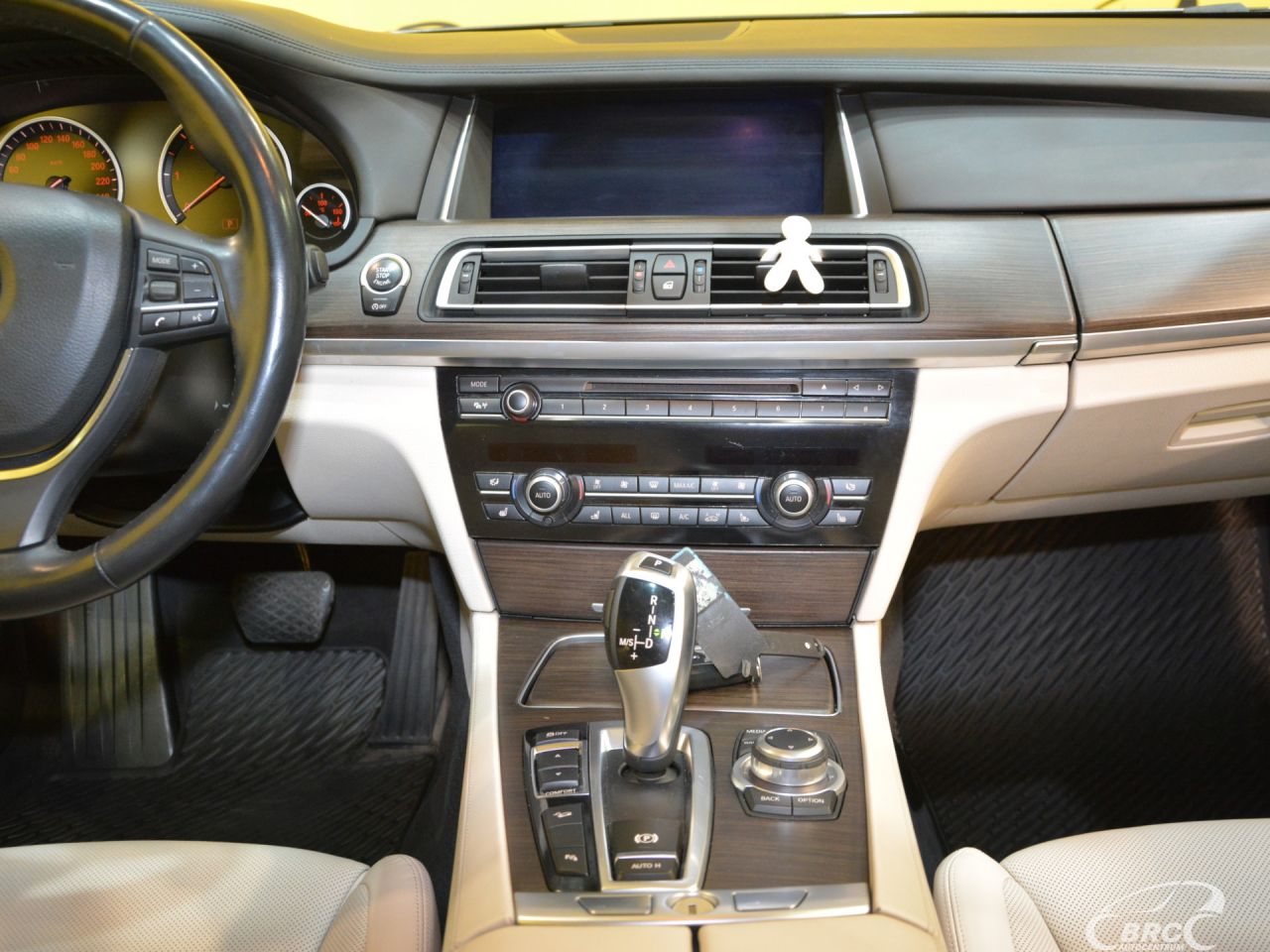 BMW 740 | 12