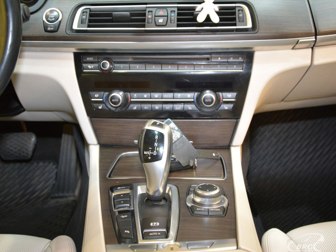 BMW 740 | 14
