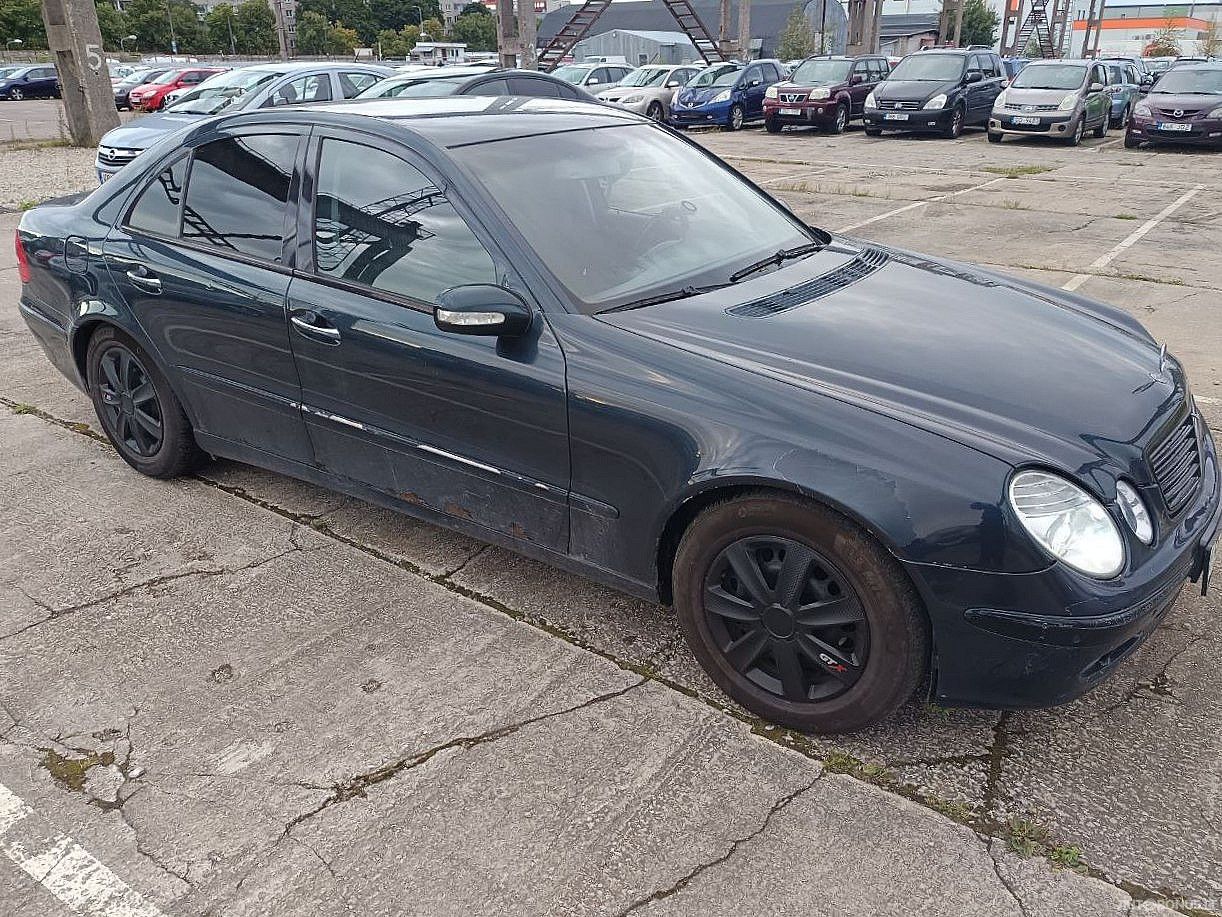 Mercedes-Benz E240, 2.6 l., sedanas