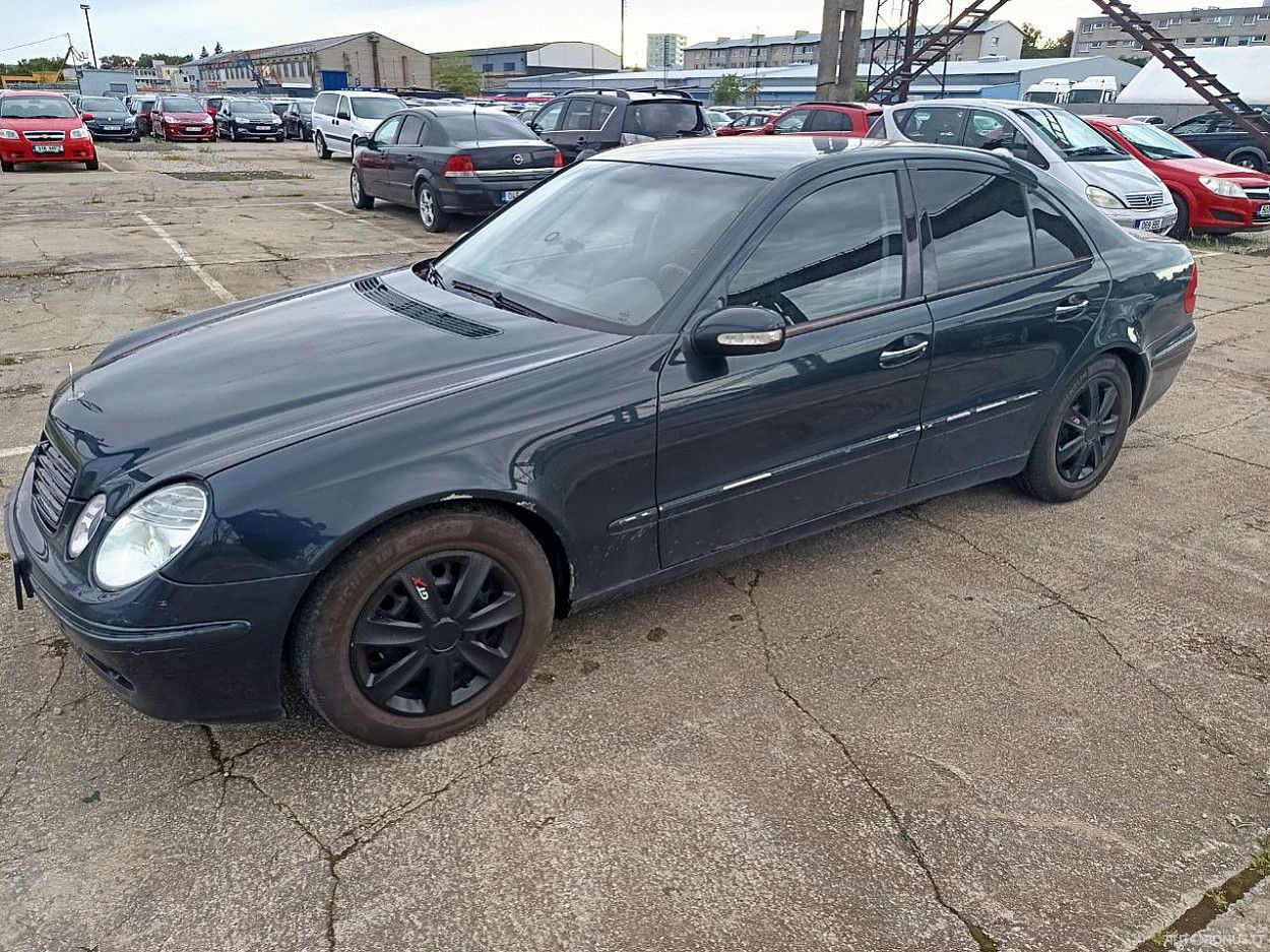 Mercedes-Benz E240 | 1