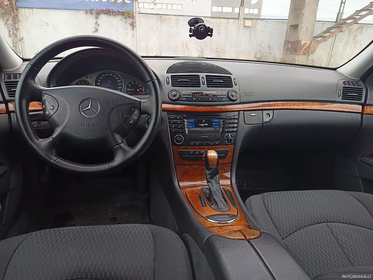 Mercedes-Benz E240 | 4