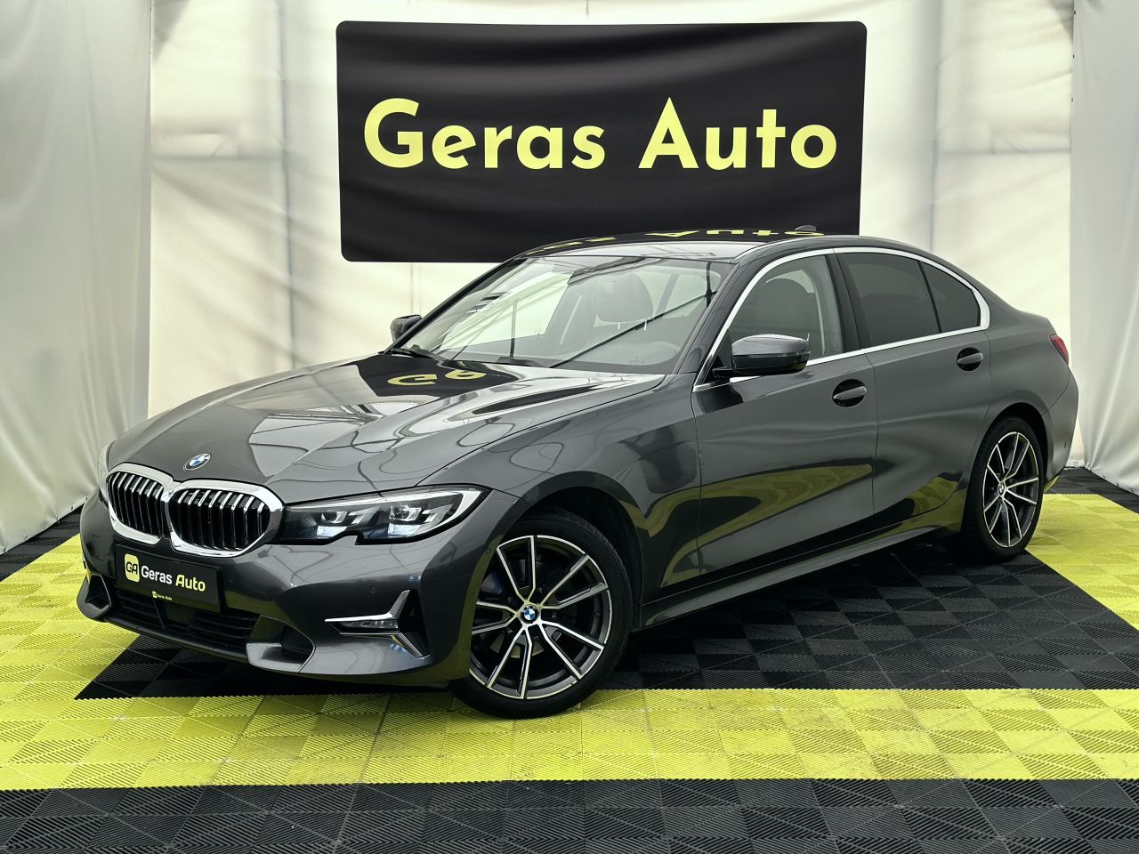 BMW 320, saloon