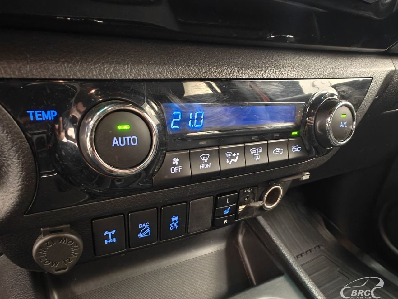 Toyota Hilux | 16