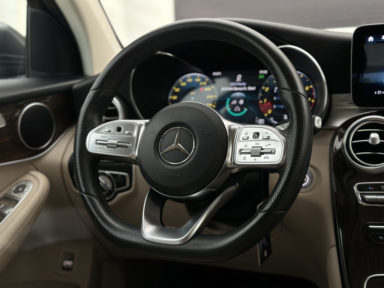 Mercedes-Benz GLC300 | 16