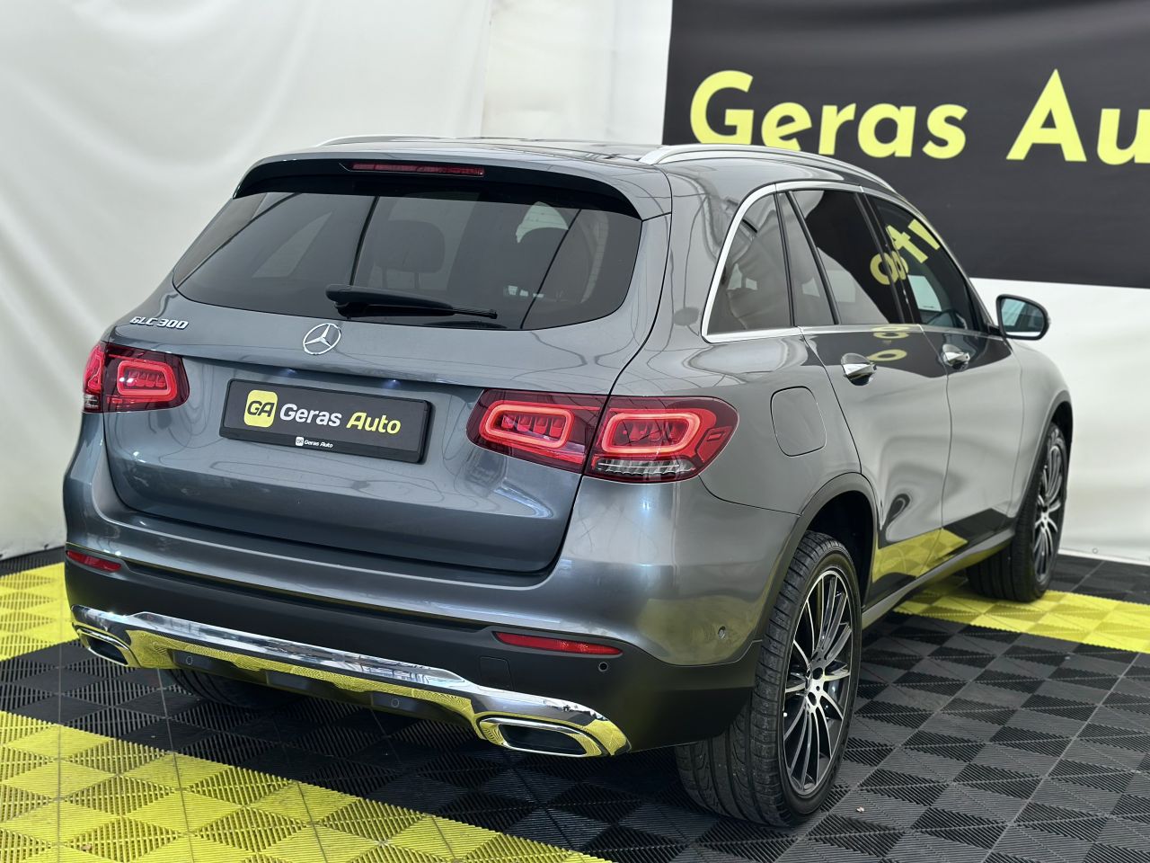Mercedes-Benz GLC300 | 6