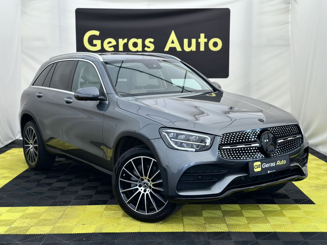 Mercedes-Benz GLC300 | 3