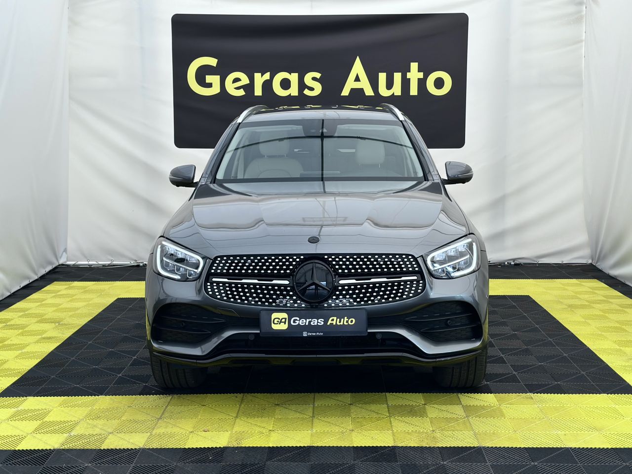 Mercedes-Benz GLC300 | 2