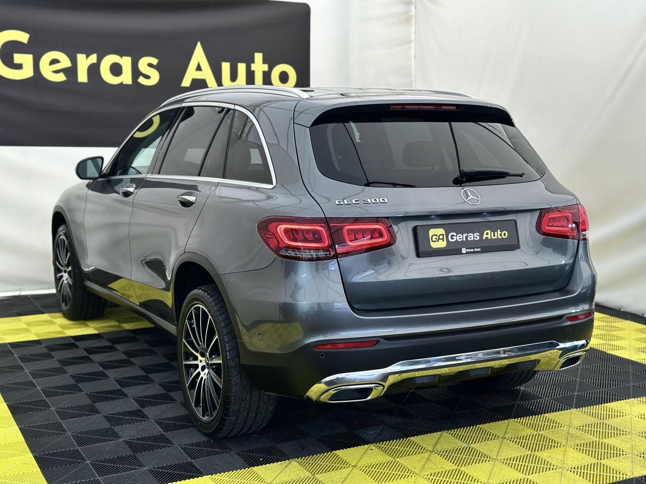 Mercedes-Benz GLC300 | 4