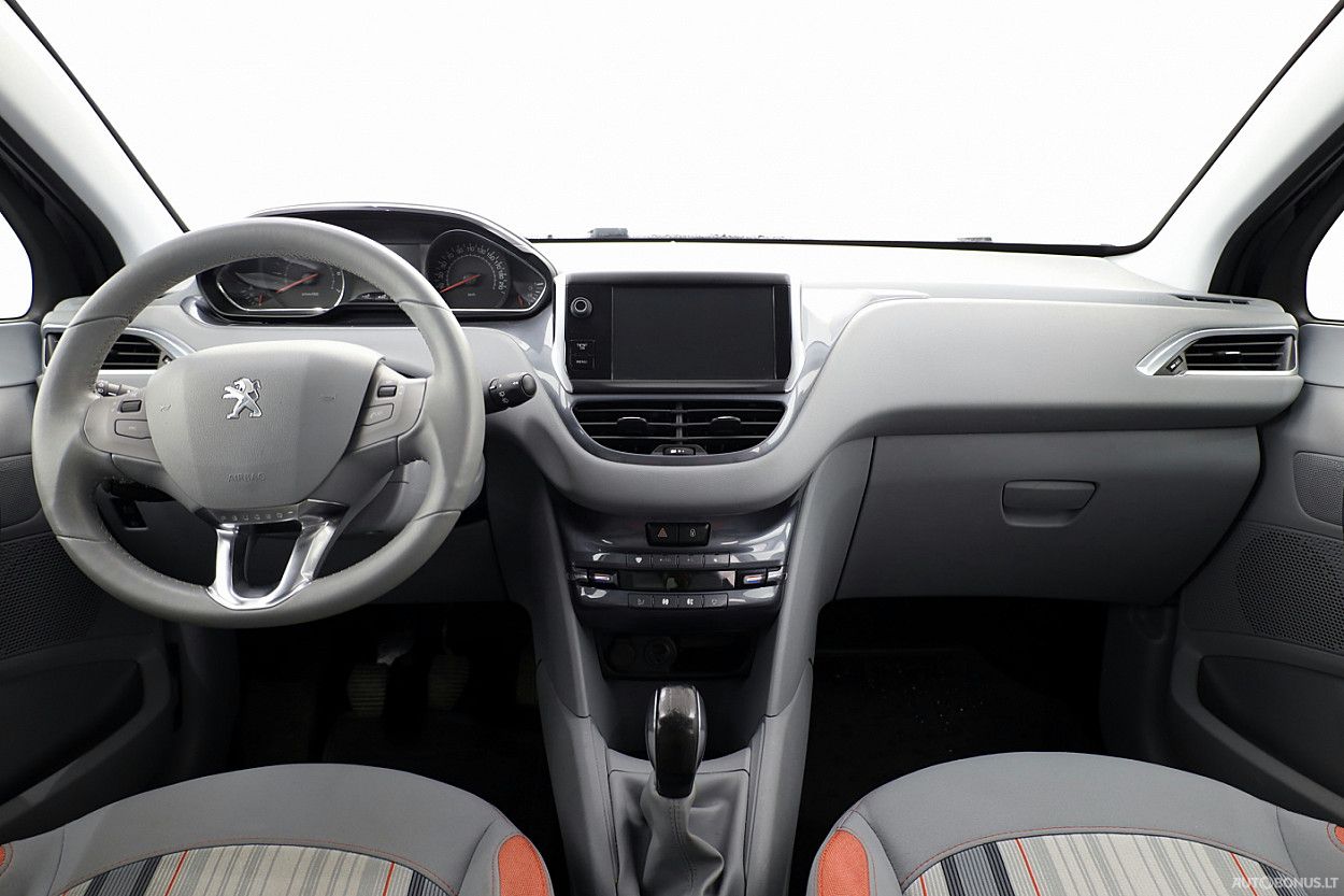 Peugeot 208 | 4