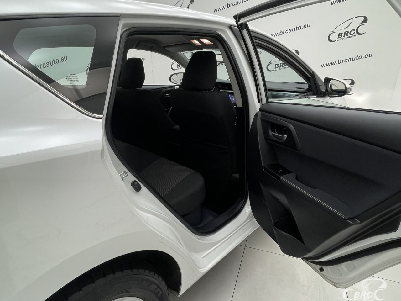 Toyota Auris | 11
