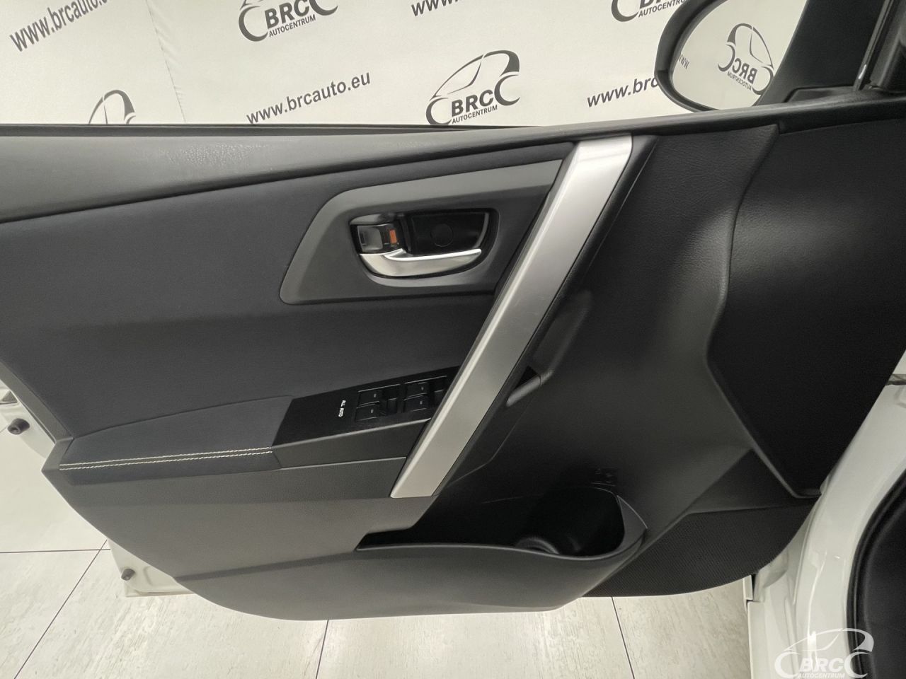 Toyota Auris | 19