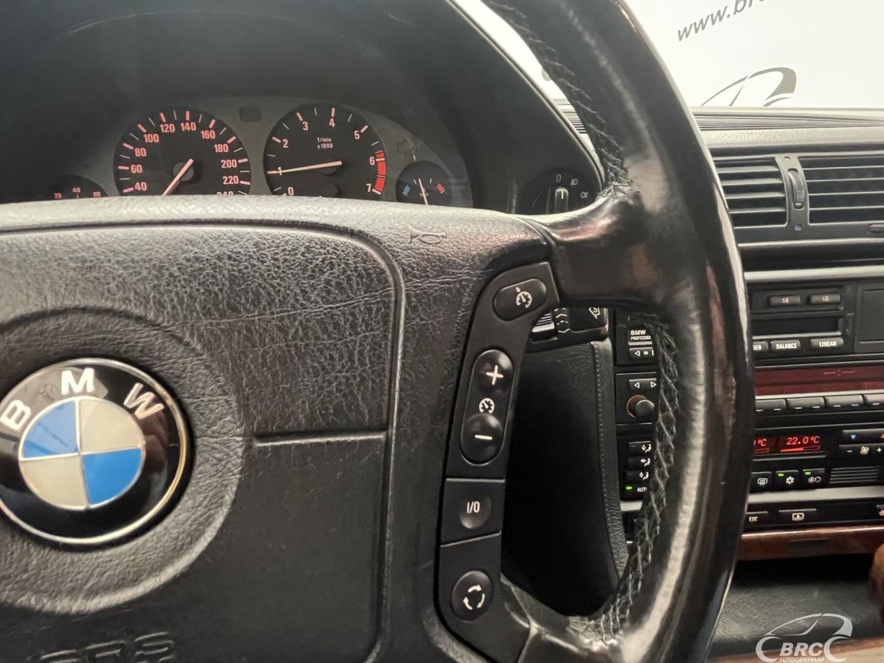BMW 750 | 30