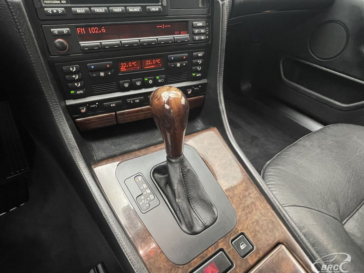 BMW 750 | 27