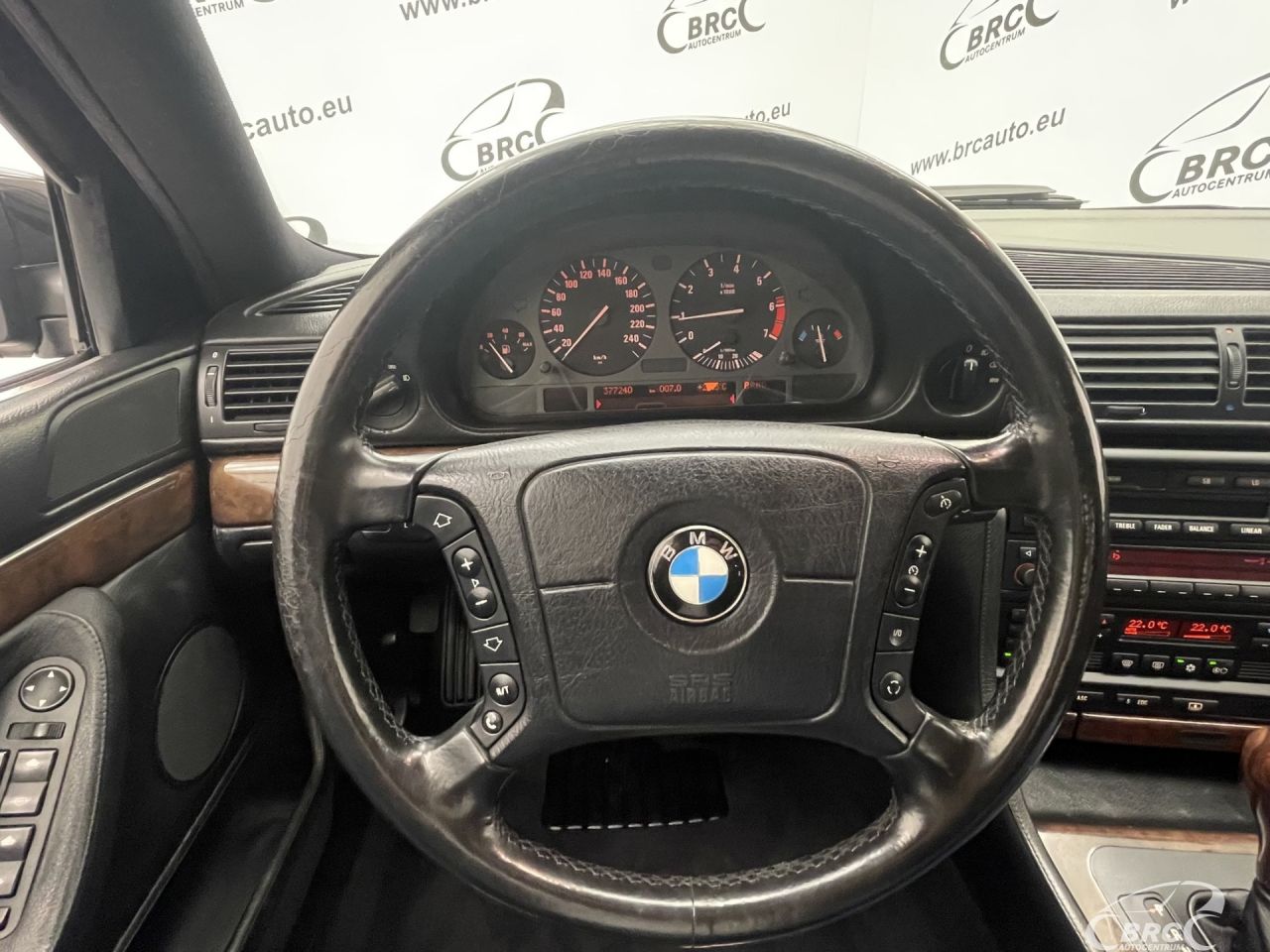 BMW 750 | 29