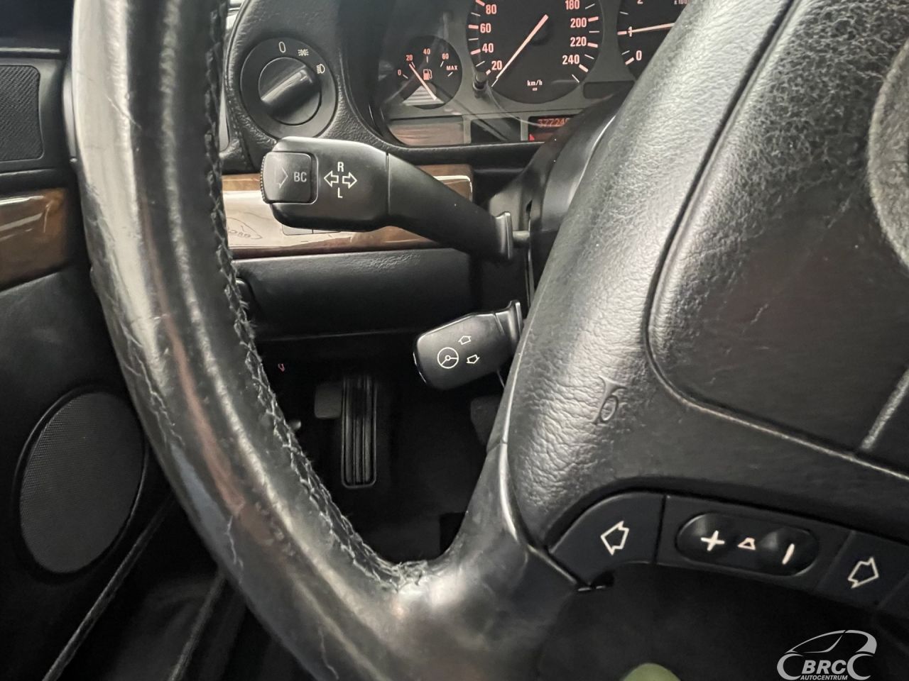 BMW 750 | 33