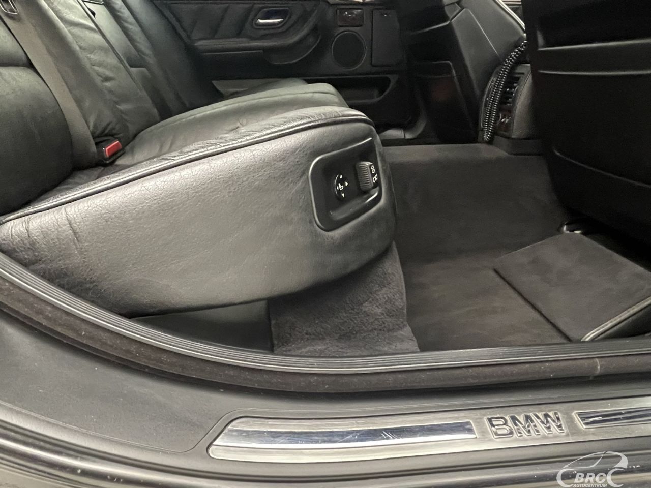 BMW 750 | 11