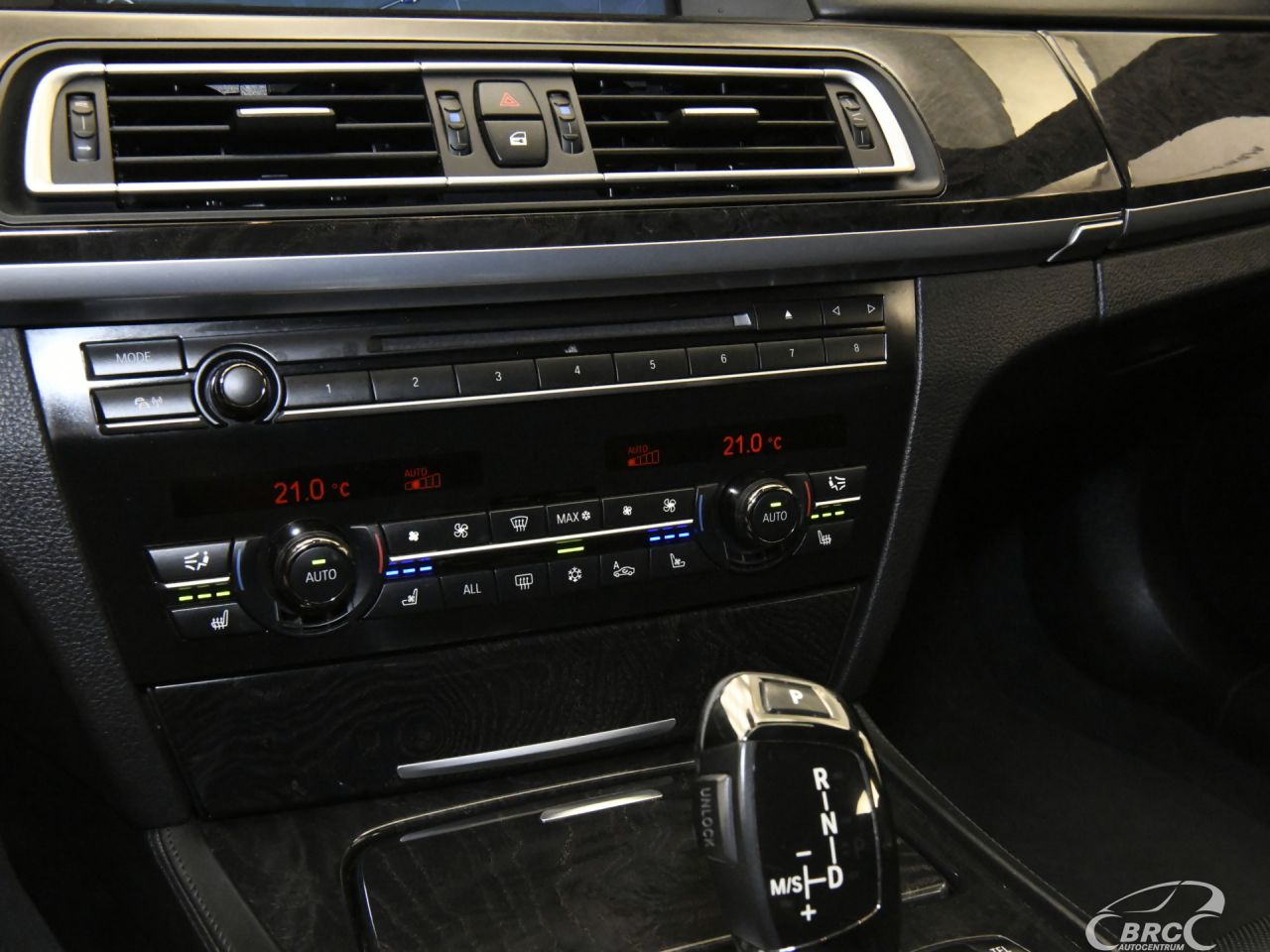 BMW 750 | 29