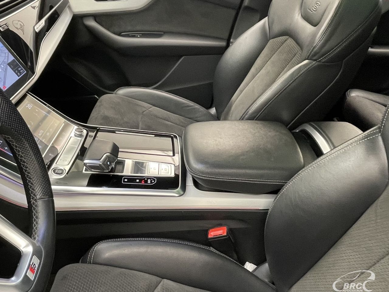 Audi Q7 | 26
