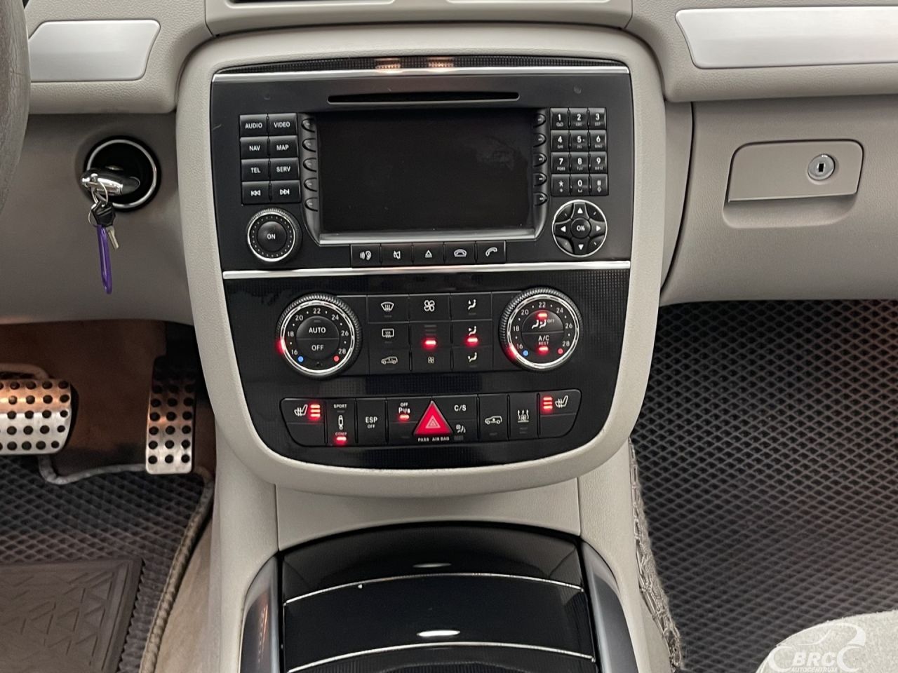 Mercedes-Benz R320 | 16